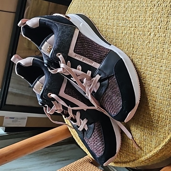 Unworn New Michael Kors Georgie Leather and Glitter Chain-Mesh Trainer 10m - Picture 3 of 10